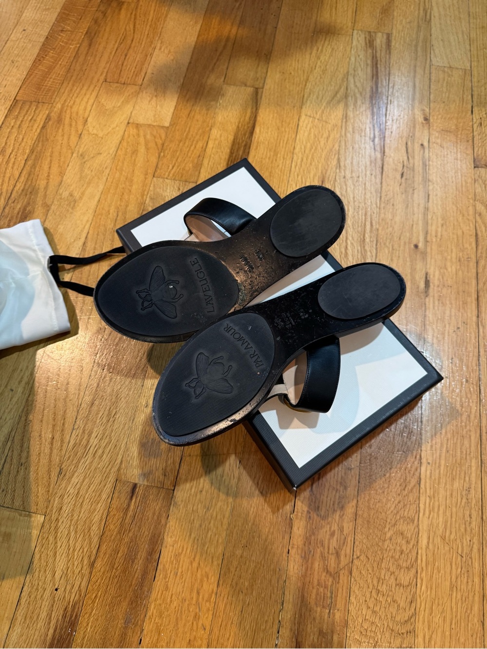 Gucci Black Leather GG Thong Sandals with Gold Hardware - Picture 2 of 4